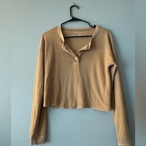 Cute cropped tee!